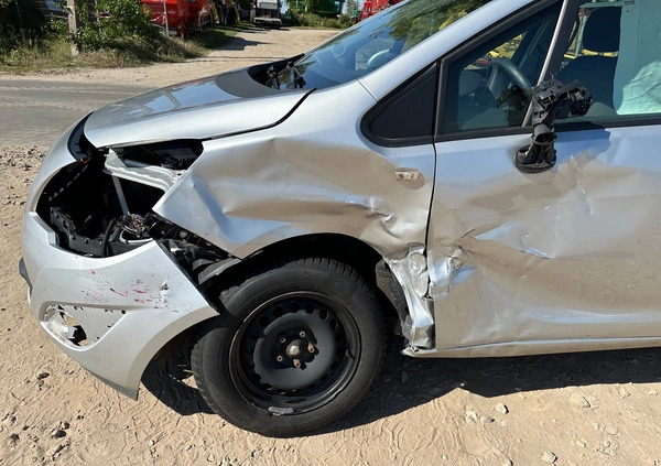 Opel Meriva cena 14000 przebieg: 109534, rok produkcji 2013 z Supraśl małe 106